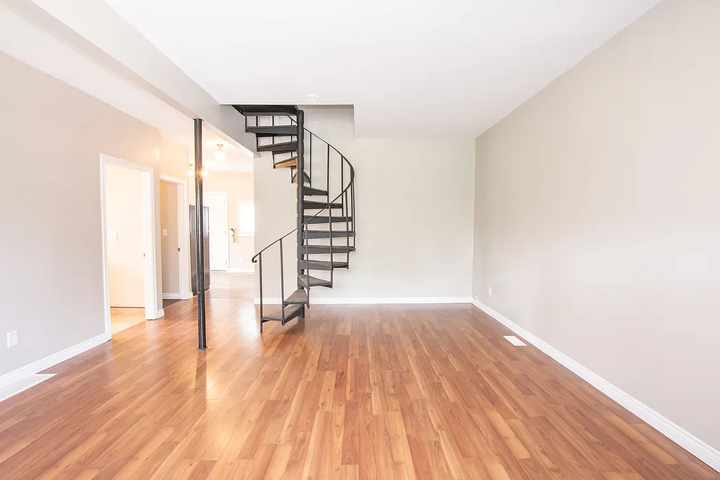 203 Niagara Street — Photo 3
