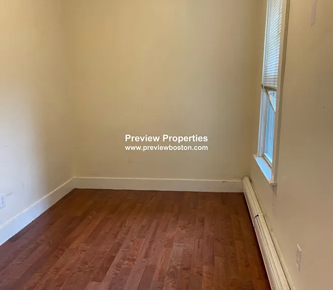 Maverick St — Photo 9