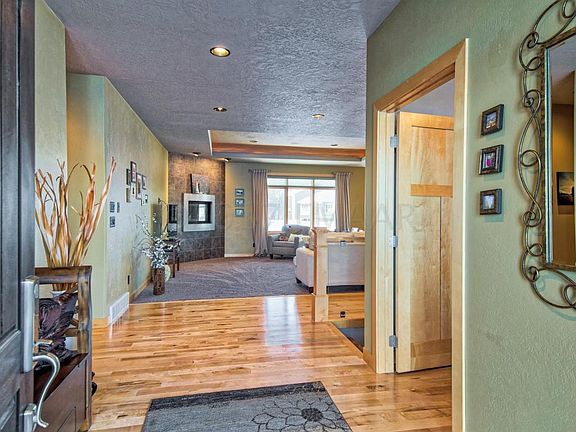 3rd image of 310 38th Ave E