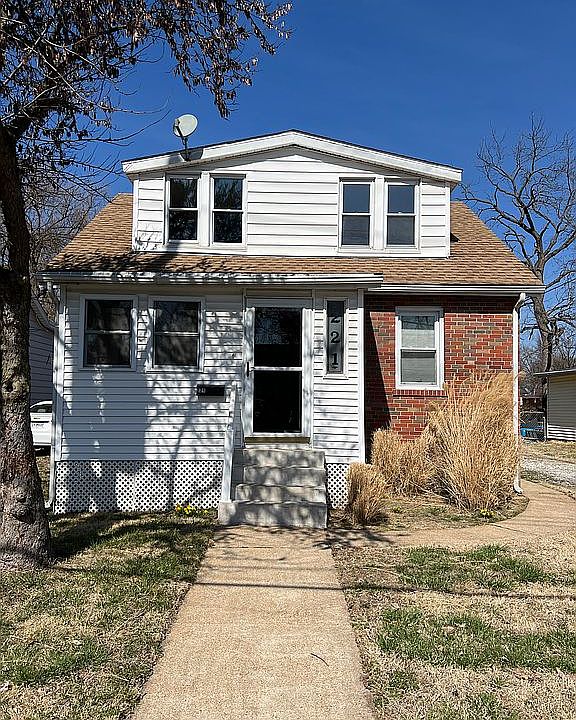 1st image of 221 W Arlee Ave