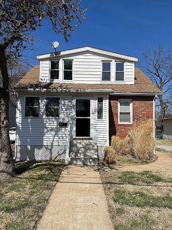 221 W Arlee Ave photo 1