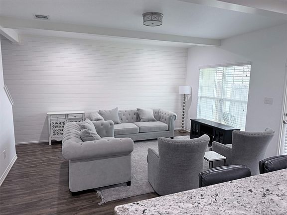 3rd image of 3431 Summerway Dr