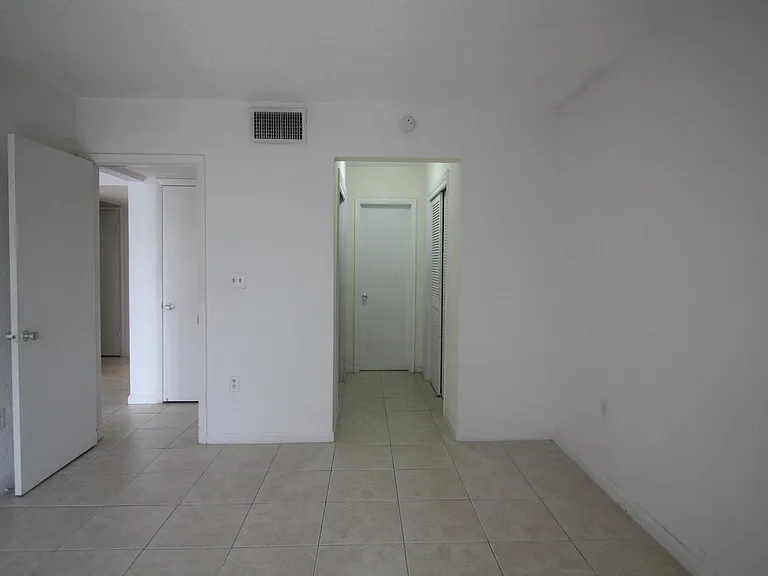 Bedroom (Photo 3)