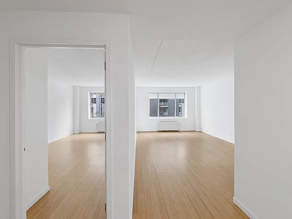 4th image of 1955 1st Ave #545