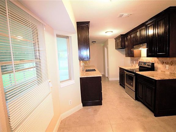 5th image of 933 Kelley Dr