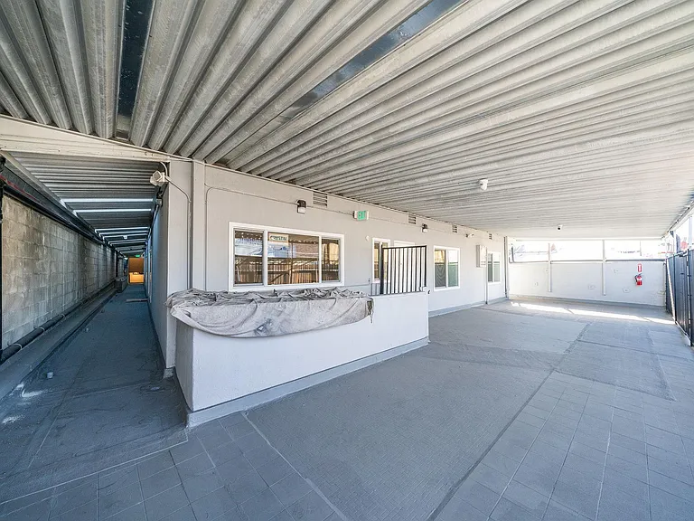 1011 San Julian St #203 — Photo 39