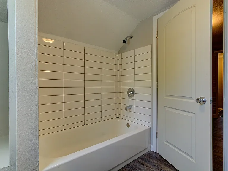 1724 Northgate Rd — Photo 2