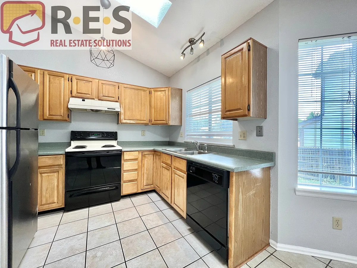 Building Photo - 12265 Deerfield Way