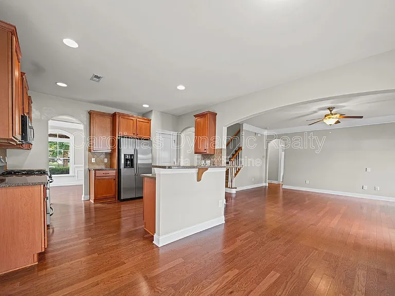 3405 Bidwell Ave — Photo 6