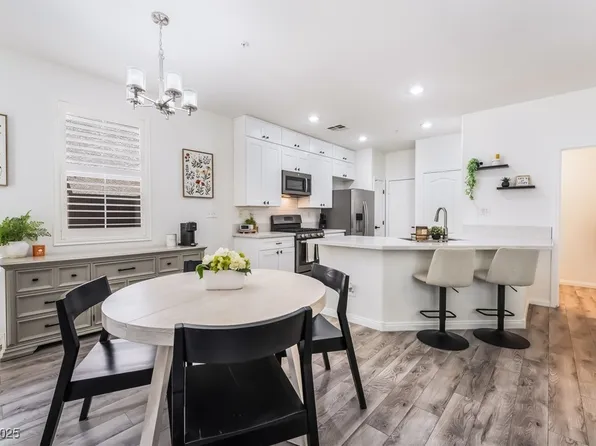 653 Monument Point St, Henderson, NV 89002