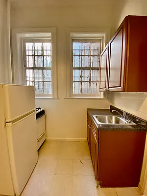 Rented by CMV Realty Inc. | media 8