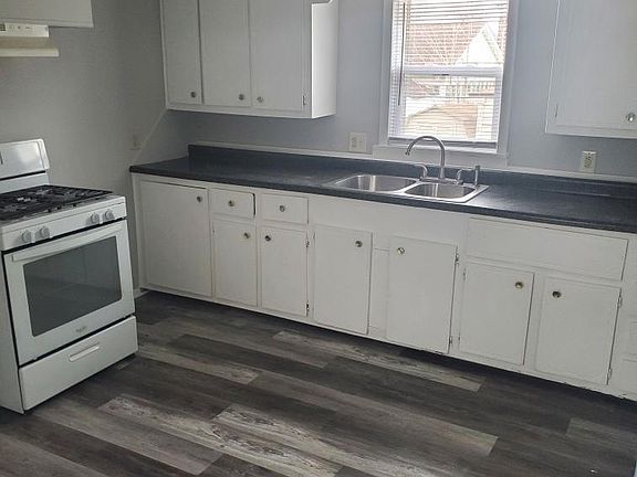4th image of 812 N Sarah St