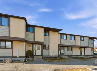 1707 Meadowbrook Rd, Ottawa, ON K1B 4W6