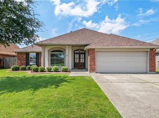 207 Laurel Oak Dr, Saint Rose, LA 70087