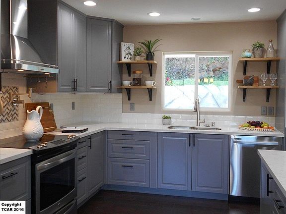 3rd image of 208 Gerrymander Ave