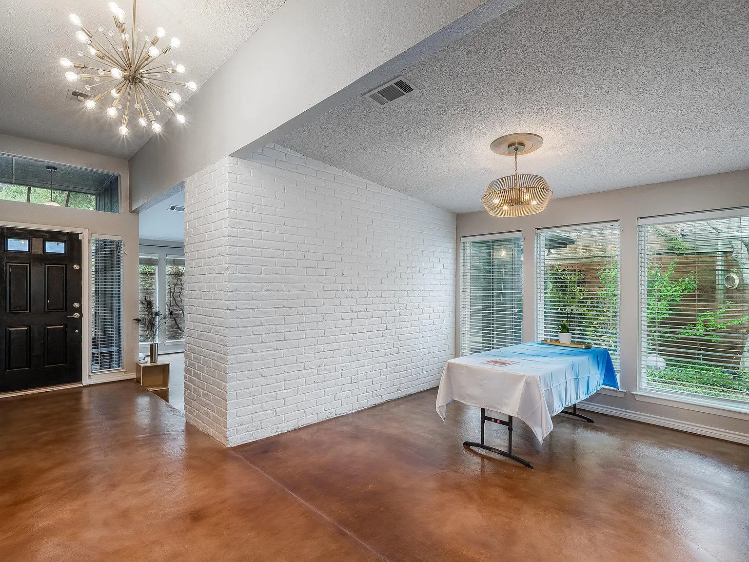 3 bed, 2.5 bath, 2270 sqft, $3,350 — Photo 3