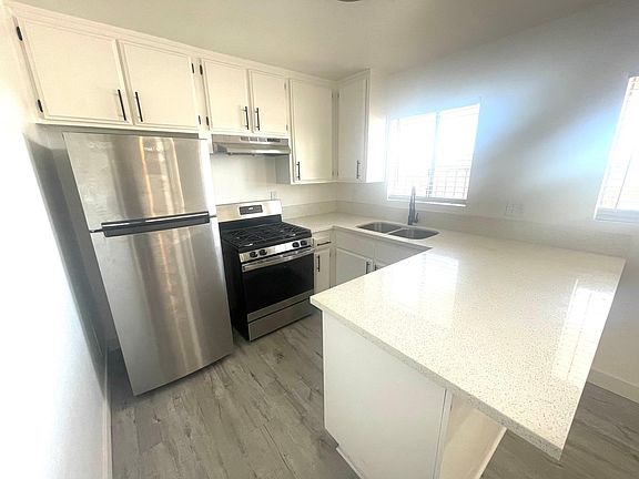 3rd image of 2226 Lewis Ave APT 7