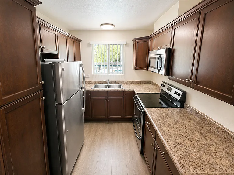 7516 Parkway Dr #1E — Photo 4
