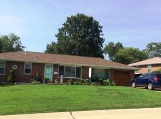 8910 Blackpool Dr, Saint Louis, MO 63123