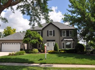 2812 Seiler Dr, Naperville, IL 60565