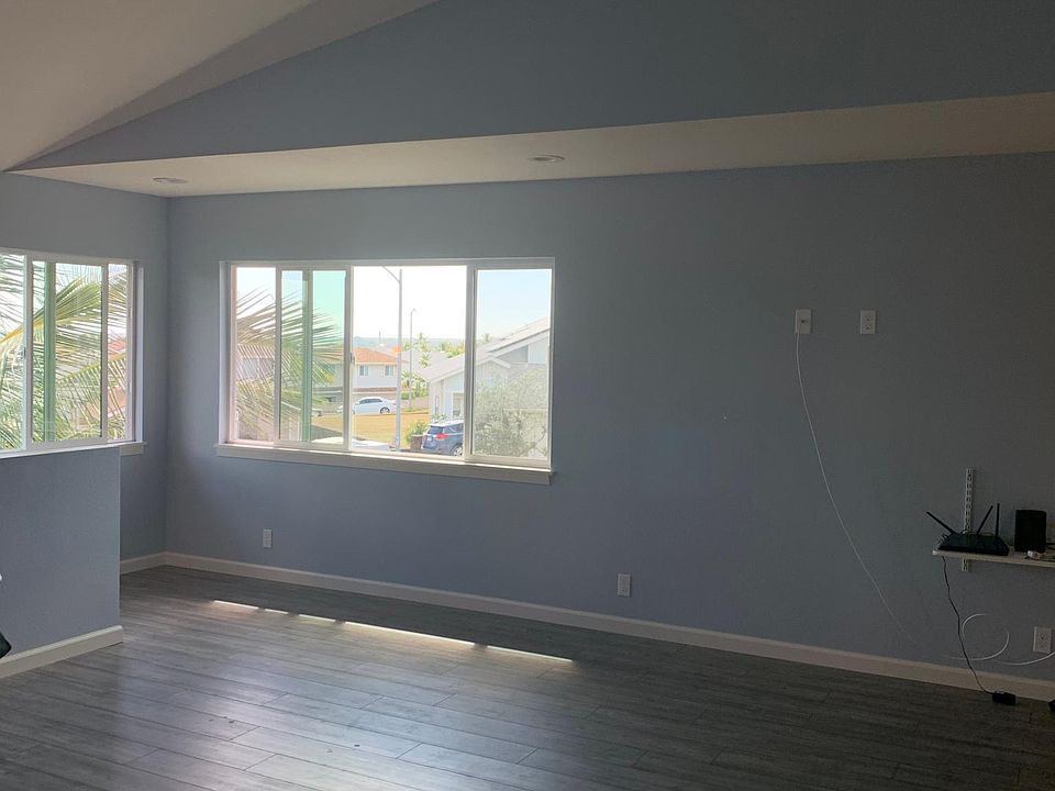 Large living room area
Chaise Lounge couch can be another bed; flat screen TV--unit fully furnished.