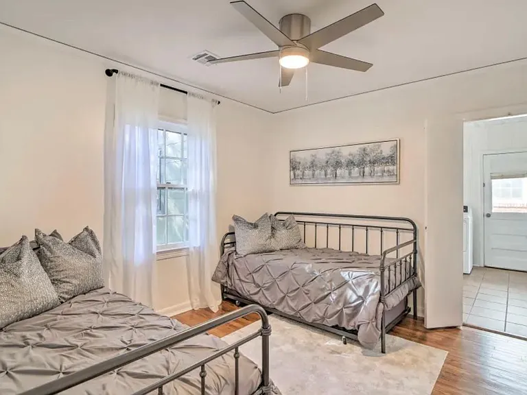 3348 E 6th St — Photo 20