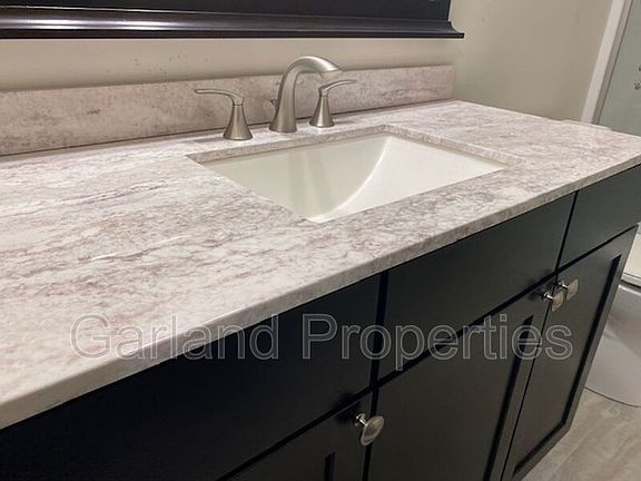 3rd image of 821 Salem Ave SW #8