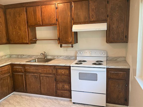 3rd image of 1002 Westlynn Way APT 1