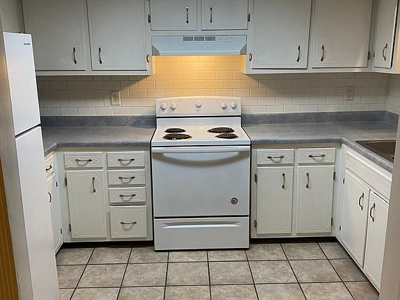 3rd image of 376 Ryder Ave APT A2