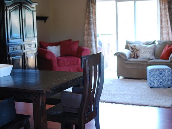 Living/Dining Rm (17x23 ft))