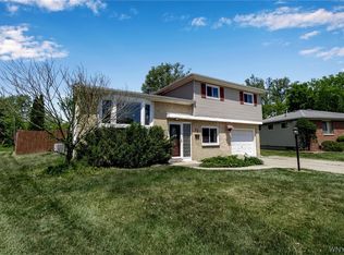 72 Morris Cir, Depew, NY 14043
