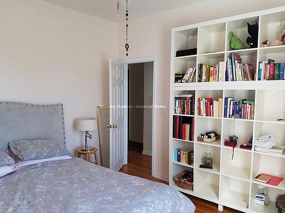 5th image of 1439 W Arthur Ave #1