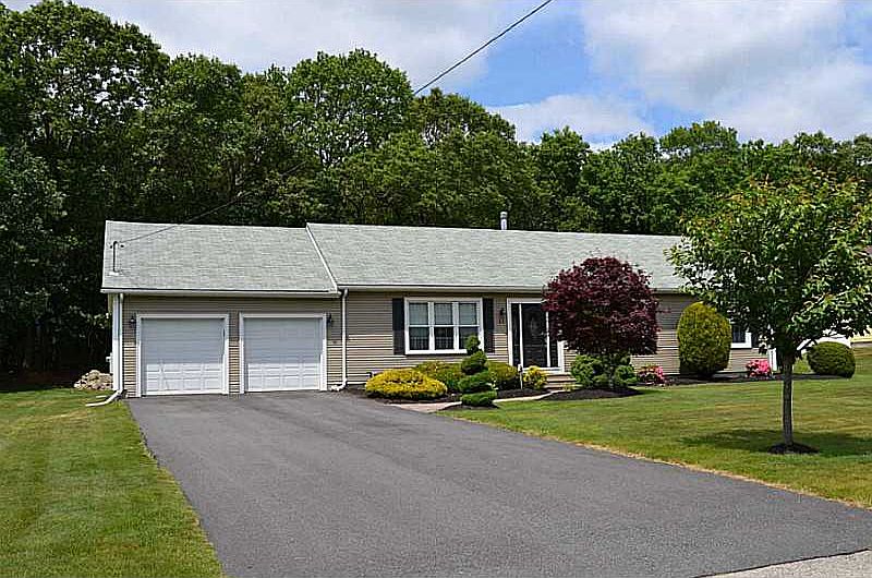 1st image of 11 Briar Hill Dr