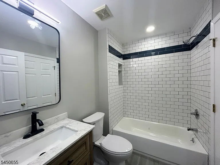 2501 Vantage Ct — Photo 15