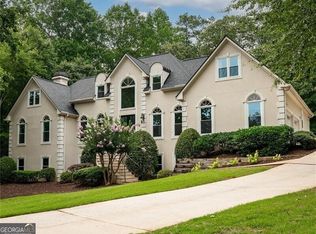 5940 Plantation Dr, Roswell, GA 30075