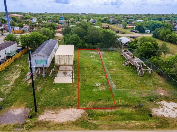 439 16th St, San Leon, TX 77539