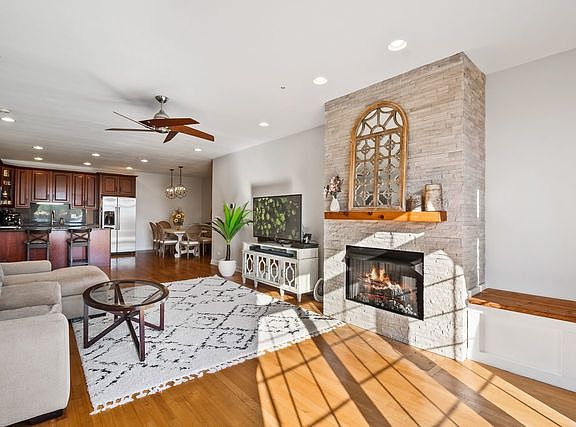 3rd image of 5321 N Lincoln Ave APT 4D
