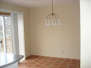 4th image of 325 Joyce Ave