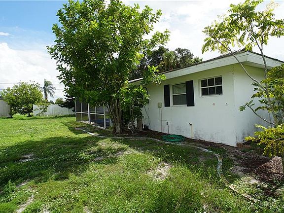 3rd image of 320 Hollywood ST