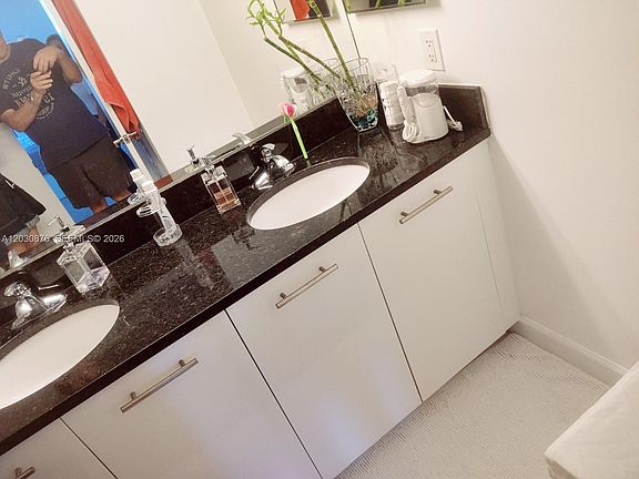 5th image of 3300 NE 192nd St APT 1811
