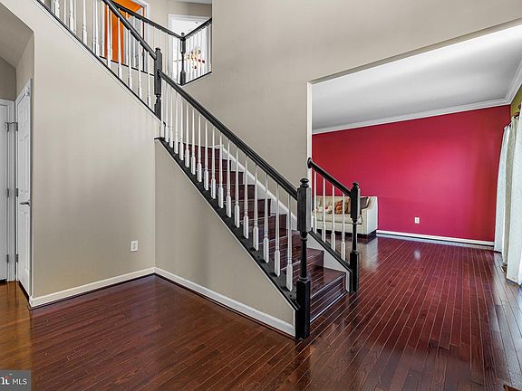 5th image of 206 Markham Ct