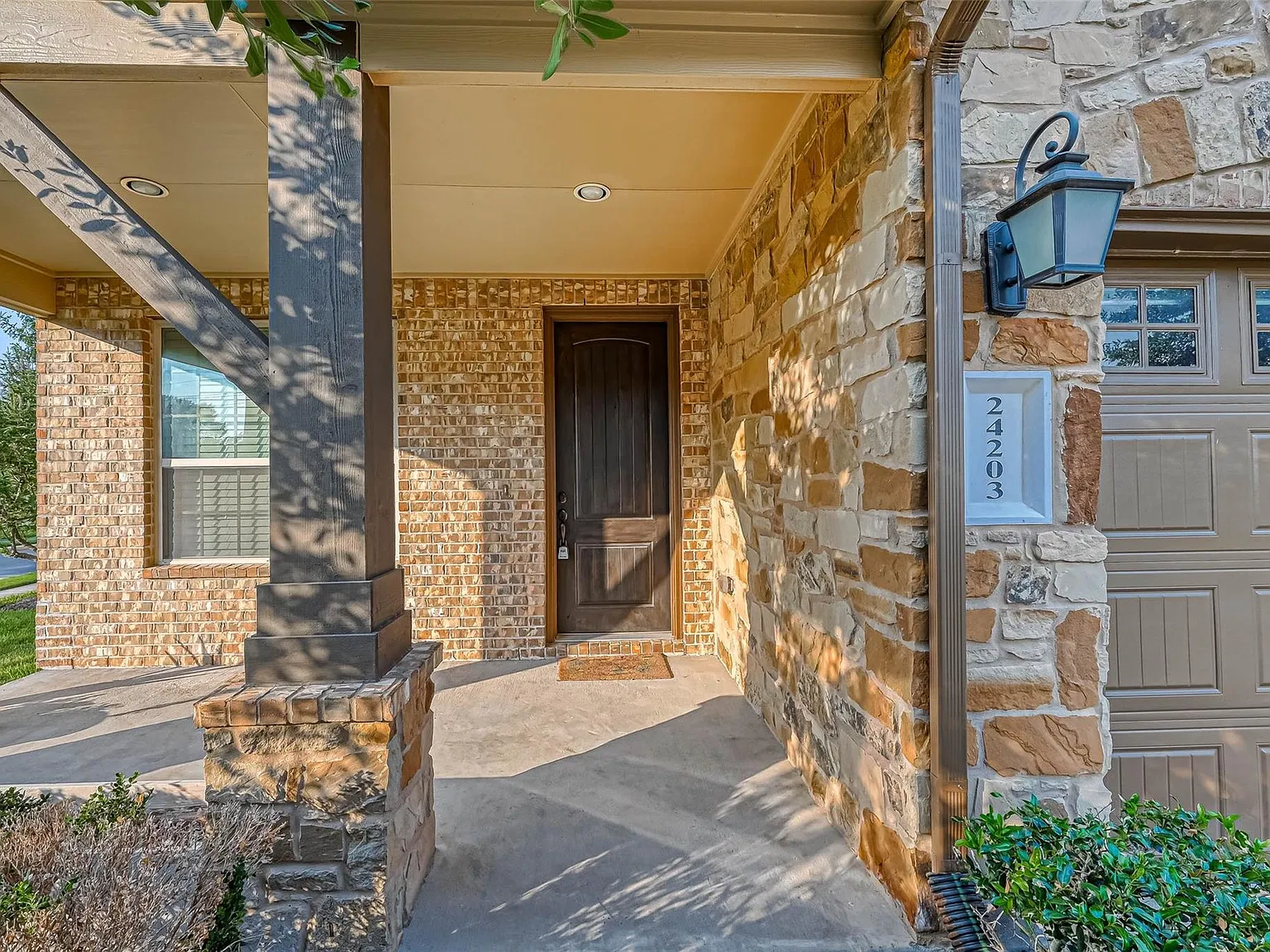 3 bed, 3.0 bath, 2548 sqft, $2,700 — Photo 4