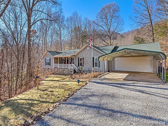 3rd image of 213 Cobblestone Dr