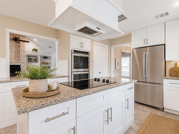 5th image of 1003 Honey Hill Drive