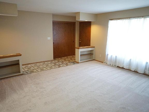 5th image of 8265 S Willow Ct