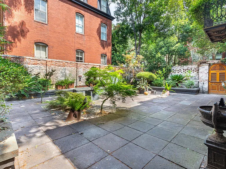 111 W Charlton St — Photo 43