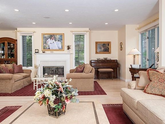 3rd image of 15 Woodlawn Dr