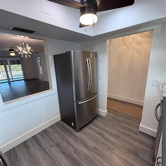 200 Valley Stream Dr #8B — Photo 4