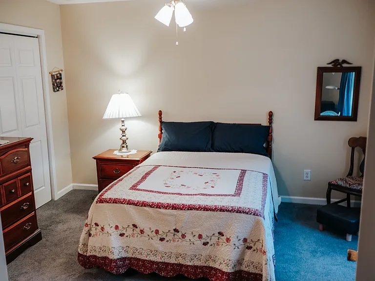 Bedroom - double size bed