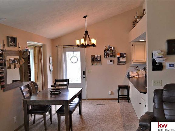 4th image of 1021 Beaver Lake Blvd
